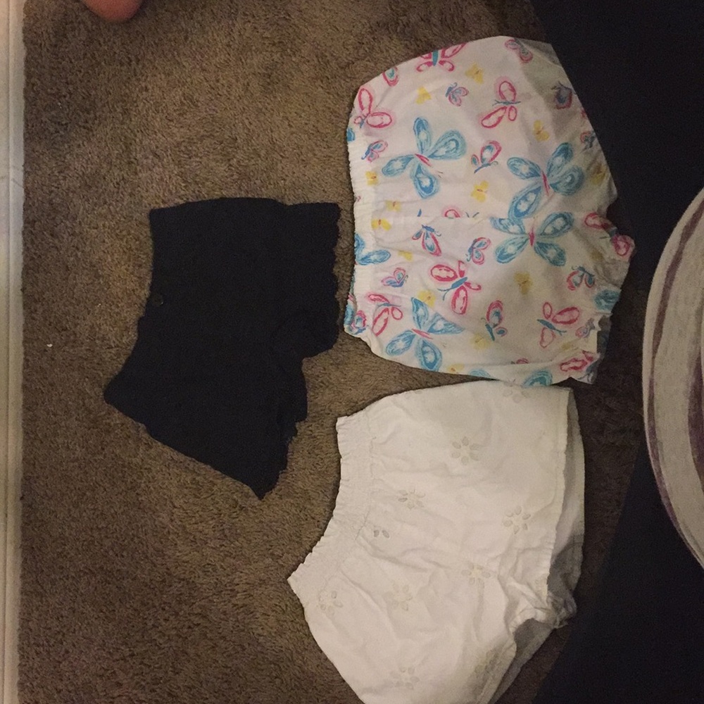 🐸Shorts sold together as part of 5/$20🐸